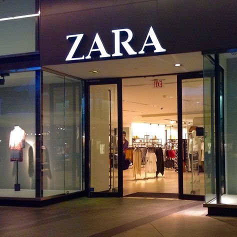 Zara Clothing, Zara Shop, Cheap Shopping Sites, Zara Store, Album Artwork Cover Art, My Shopping List, Living In Europe, Zara Outfit, Shop Fronts