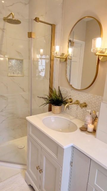 Gold Shower Bathroom Ideas, Gold Trim Bathroom Ideas, White Bathroom With Gold Hardware, Neutral Bathroom With Gold Accents, Gold Detail Bathroom, Neutral Shower Ideas Bathroom, Gold And White Small Bathroom, Gold Themed Bathroom, White And Gold Guest Bathroom