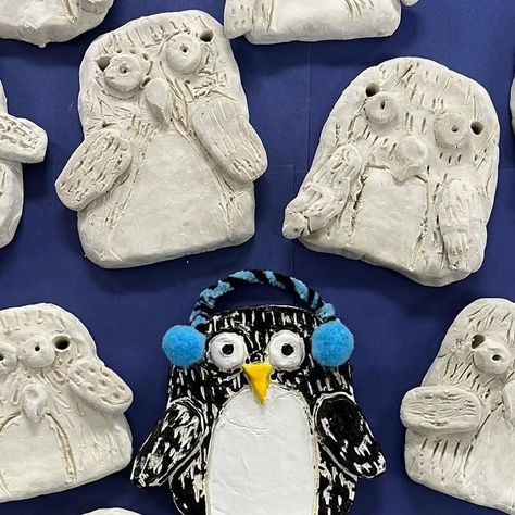 Ms. D on Instagram: "New project got started with #kindergarten this week! Students are experimenting with clay and learning how to create a clay, slab #penguin 🐧 Since we don’t have a kiln we are using air dry clay from @crayola and will paint them with acrylics and India ink. I’ll add a clear protective spray to help strengthen the clay when students are finished. Project inspired by @cassie_stephenz clay slab birds.
…
#artteacher #artteachersofinstagram #artteachersofig #iteachart #arteducator #elementaryartteacher #elementaryart #primaryart #arted #arteducation #artclass #kindergartenart #penguinart #penguinsofinstagram #clayday #airdryclay #artproject #artprojectsforkids #artlessons #artlessonsforkids #clayart #" Kindergarten Ceramics Projects, Clay For Kindergarten, Air Dry Clay Elementary Art Project, Air Dry Clay Projects Elementary, First Grade Clay Art Projects, Kindergarten Clay Art Projects, Preschool Clay Projects, Clay Elementary Art, Elementary Clay Projects