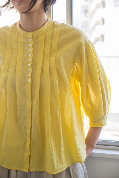 Western Top Design, Cotton Top Designs For Women, New Boutique Dress Design, Ladies Top Designs Style, Short Shirt Design, Stylish Top Design, Ladies Shirt Design, Linen Dress Outfit, Stylish Tunic Tops