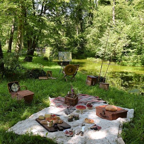 A picnic by the river is pretty much my idea of heaven. No phones, no noise, no clocks. Time to chat, to fish, to paint or just doze in… Picnic Inspiration, Garden Picnic, Outdoor Picnic, French Countryside, A Picnic, Summer Picnic, Picnic Table, Country Life, Dark Academia