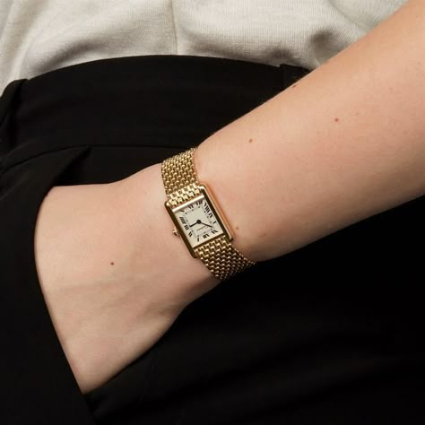 Aesthetic Watch, Cartier Watches Women, Hand Watches, Watch Aesthetic, Woman Watches, قلادات متدلية, Swiss Army Watches, Vintage Watches Women, Gold Watches Women