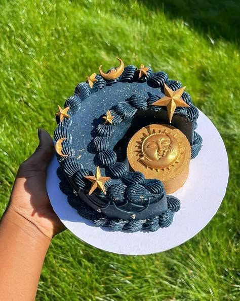 Birthday Cake Aesthetic Vintage, Birthday Cake Aesthetic Black, Crescent Moon Cake, Cheetah Birthday Cakes, Fulfilling Breakfast, Birthday Cake Aesthetic, Cheetah Birthday, Cakes Creative, Cakes Cute