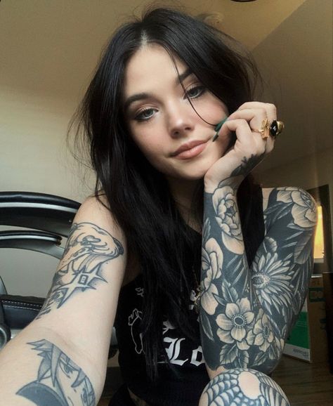 Dark Hair Tattoo Women, Hair Tattoo Girl, Claire Estabrook, Girl With Tattoos, Woman With Tattoos, Black Hair Blue Eyes, Tattoed Women, Girls With Black Hair, Oc Face