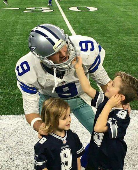 Romo and kids Dallas Cowboys Football Team, How Bout Them Cowboys, Tony Romo, Cowboys Nation, Dallas Cowboys Football, Sport Player, Cowboys Football, Sports Figures, National Football League