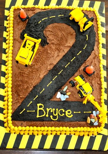 Construction cake with the age the child is turning as the road- very cute! Kid Cakes, Construction Cake, Truck Cakes, Construction Birthday Party, 2 Birthday Cake, Construction Trucks, Construction Birthday Parties, Trucks Birthday Party, Construction Theme