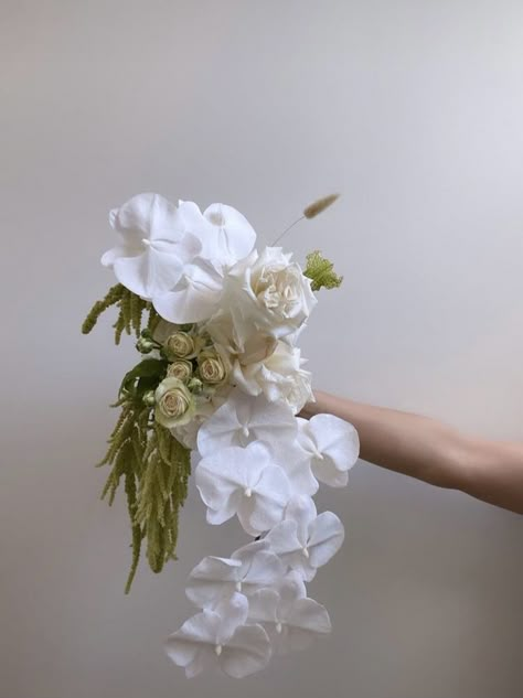 Unique White Bridal Bouquet, Asymmetrical Bridal Bouquet, Minimal Bride Bouquet, Small Orchid Bouquet, Modern Bride Bouquet, Green Orchid Bouquet, Minimal Bridal Bouquet, Minimalist Bridal Bouquet, Contemporary Bouquet