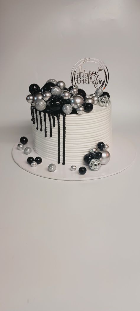 Cake for men black and silver Birthday Decoration Ideas Black And Silver, Black And White 21st Cake, Black White And Silver Birthday Cake, Silver And Black Cake Birthday, Black Cake Birthday Men, 18th Birthday Cake Black And White, Cake Silver Birthday, 21st Birthday Ideas Black And Silver, Black And Silver Themed Birthday Party