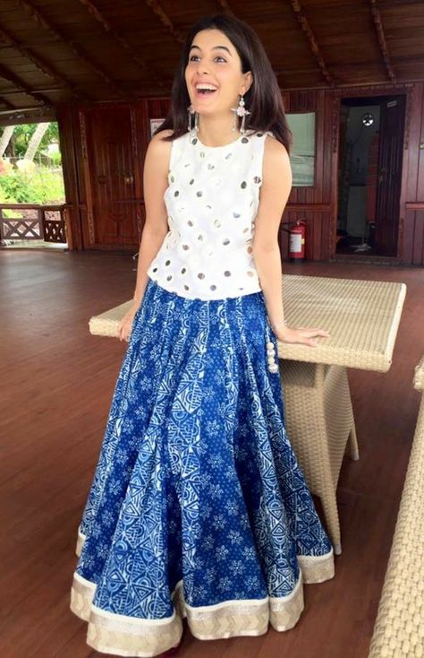 Skirt Outfits For Summer, Isha Talwar, Long Skirt Outfits For Summer, Long Skirt And Top, Skirt And Top Dress, Long Gown Design, Fest Outfits, Long Skirt Outfits, Long Dress Design