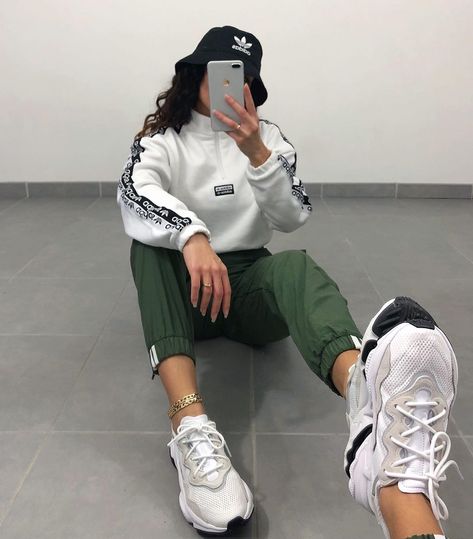 Adidas Ozweego Outfit Women, Ozweego Street Style, Ozweego Adidas Women, Adidas Ozweego Outfit, Ozweego Outfit Women, Adidas Originals Ozweego Women's, Ozweego Adidas, Sport Casual Outfit, Black Dress Outfit Casual