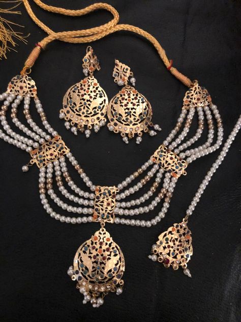 Shish Patti, Pakistani Jewelry Earrings, Box Making Tutorial, Pakistan Jewelry, Gold Pendant Necklace Jewellery, Hyderabadi Jewelry, Wedding Jewellery Designs, Wedding Jewelry Sets Bridal Jewellery, Jewelry Pakistani