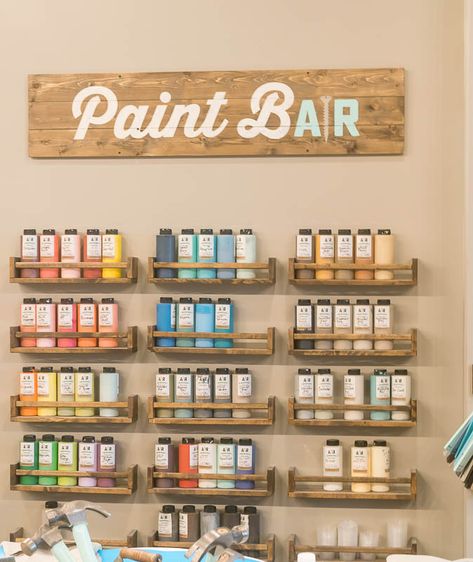 Workshop Decor Ideas, Craft Cafe Interior, Sip And Paint Studio, Diy Home Art Studio, Paint Workshop Ideas, Craft Store Ideas, Craft Store Interior, Paint Display Ideas, Craft Shop Interior