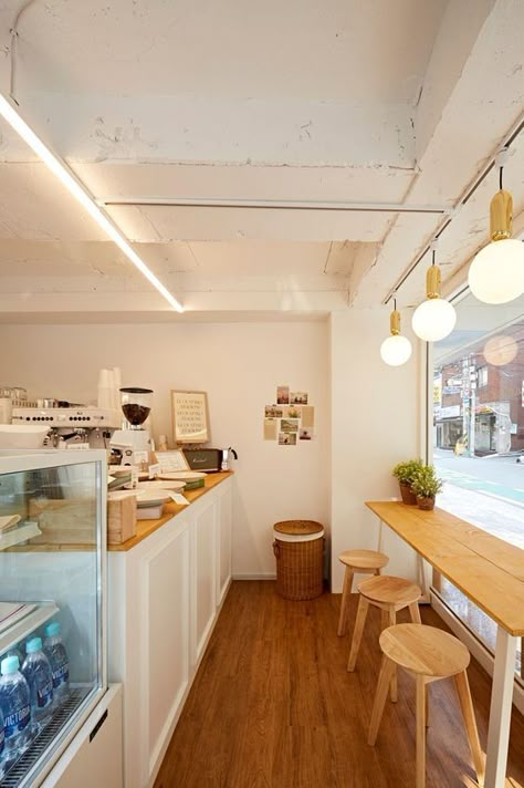 Small Food Shop Design, Small Cafe Interior, Mini Cafeteria, Korean Coffee Shop, Cafe Design Inspiration, Coffee Shop Architecture, Coffee Shop Concept, Small Restaurant Design, Simple Cafe