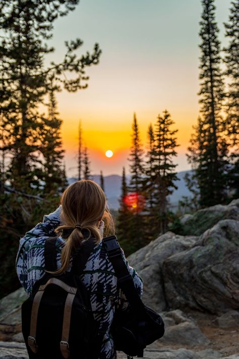 Mountain Girl, Hiking Pictures, Hiking Aesthetic, Shotting Photo, Adventure Aesthetic, Morning Sunrise, Foto Poses, Skagen, Photo Instagram