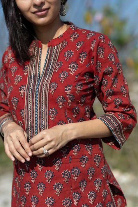 Stand Patti Kurti, Stand Patti Neck Kurti, Stand Collar Kurti Pattern, Collar Kurti, Kurti Pattern, Neck Patterns, Kalamkari Dresses, New Kurti Designs, Kurta Patterns