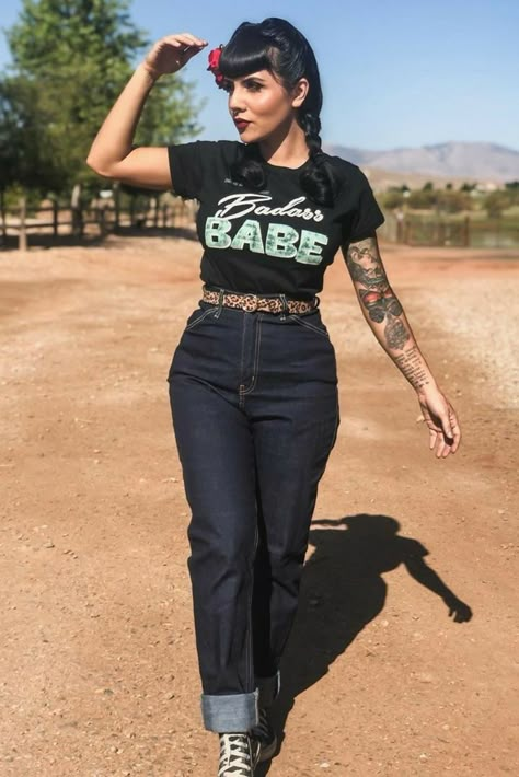 Rockabilly Jeans Outfit, Gothabilly Outfits, Gothabilly Aesthetic, Rockabilly Outfits For Women, Rockabilly Fashion Outfits, Punk Wardrobe, Rockabilly Jeans, Stile Pin Up, Greaser Girl