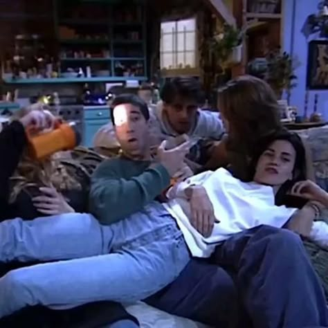 Friends Show Aesthetic Quotes, Friends 90s Aesthetic, Friends Cast Aesthetic, Friends Aesthetic Tv Show Vintage, Dakota Taylor Actor Zero Chill, Best Friends Episodes, Friends Sitcom Aesthetic, 90s Friends Aesthetic, Friends Poster Aesthetic