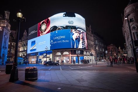 14 Ways to Draw More Attention to Your Business – ACW Digital Signage System, Led Billboard, Digital Billboard, Digital Signage Solutions, Bibliotheque Design, Signage Display, Led Video Wall, Signage System, Billboard Design