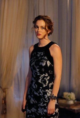 Blair Waldorf  Dress:  Milly  Cuff:  Rachel Leigh Blair Waldorf Hairstyles, Blair Waldorf Fashion, Blair Fashion, Estilo Blair Waldorf, Estilo Gossip Girl, Blair Waldorf Outfits, Blair Waldorf Gossip Girl, Gossip Girl Style, Stile Blair Waldorf