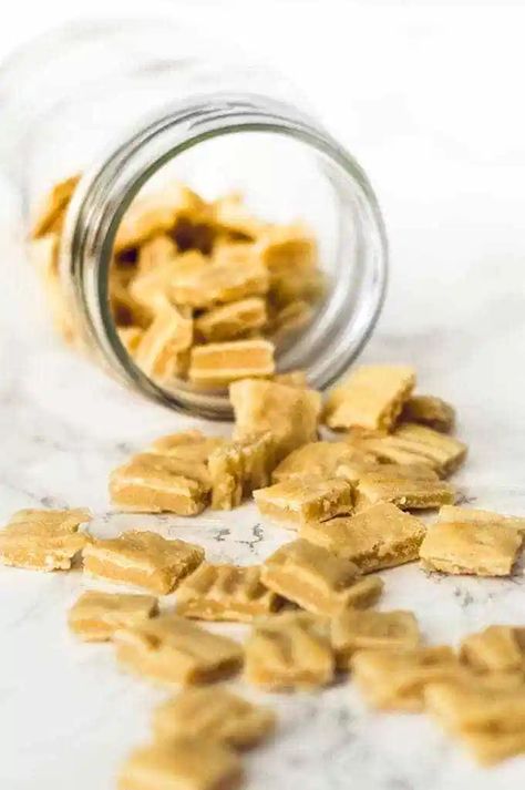 Dog Treats For Training, Dog Training Treats Recipe, Easy Dog Treat Recipes, Dog Biscuit Recipes, Easy Dog Treats, Dog Treats Homemade Recipes, Dog Training Treats, Puppy Treats, Homemade Cat