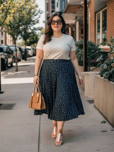 Casual Modest Outfits Plus Size, Chic Casual Outfits Plus Size, Plus Outfit Ideas Summer, Plus Size Outfit Styling, Hourglass Plus Size Outfits Style, Plus Size Outfits With Mary Janes, Plus Size Rome Outfits, Size 20 Work Outfits, A Line Skirt Outfits Plus Size