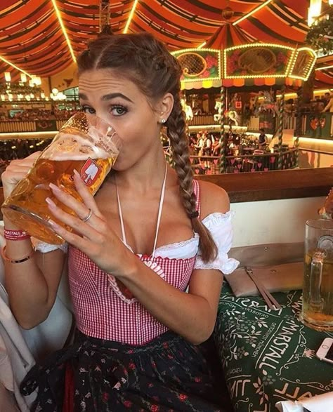 Beer Fest Outfit, Oktoberfest Outfit Women, Octoberfest Costume, Octoberfest Outfits, Octoberfest Girls, German Beer Girl, Octoberfest Beer, German Beer Festival, Beer Maid