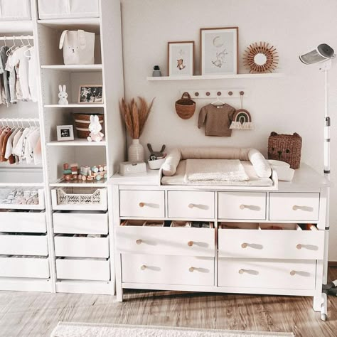 Waiting for you... Bei der lieben @je_on ist das Babyzimmer fertig eingerichtet und es wird sehnlichst auf Baby L. gewartet. Wer von euch… | Instagram Ikea Baby, Baby Room Closet, Small Baby Room, Newborn Room, Nursery Closet Organization, Baby Corner, Baby Room Organization, Baby Boy Bedroom, Baby Room Themes