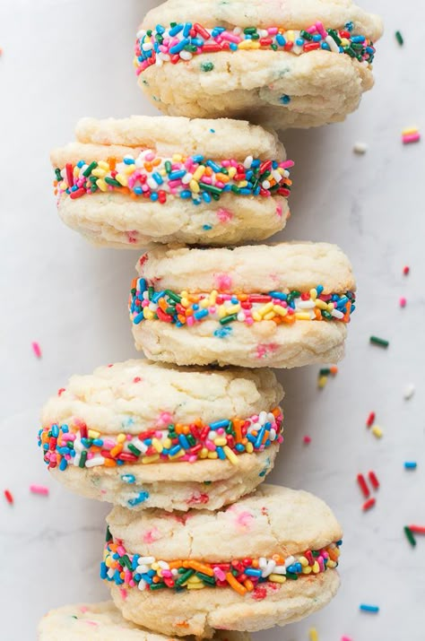 Funfetti Sandwich, Easy Thanksgiving Desserts, Cookie Sandwich Recipes, Marshmallow Buttercream, Funfetti Cookies, Marshmallow Cream, Filled Cookies, Vintage Baking, Sprinkle Cookies