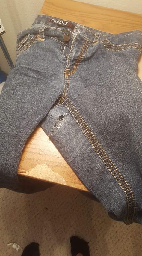 My favorite pair of jeans ripped in the crotch area- my jumbo thighs wore the fabric out! Boooooooooooooooooooooo! Here is how I repair burnouts in the crotches of jeans: Here’s my rip the … Rattoppare I Jeans, Diy Ripped Jeans, Repair Jeans, Denim Repair, Jeans Grunge, Mending Clothes, Sewing Jeans, Sewing Alterations, Torn Jeans