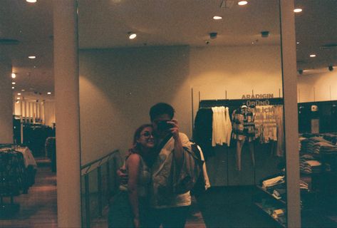 analog camera / dazz cam / film pics / couple pic ideas / film dump / bf pic inspo Film Camera Mirror Selfie Couple, Analog Couple Photography, Analog Cam, Couple Pic Ideas, Film Pics, Dazz Cam, Analog Camera, Paper Rings, Couple Pic