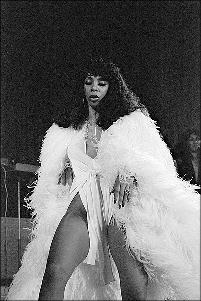 Donna Summer, disco queen in 1970's style. Gotta love to love her, baby... Donna Summers, American Hustle, Black Glamour, Donna Summer, Vintage Black Glamour, Black Hollywood, Studio 54, Black Culture, Vintage Glamour