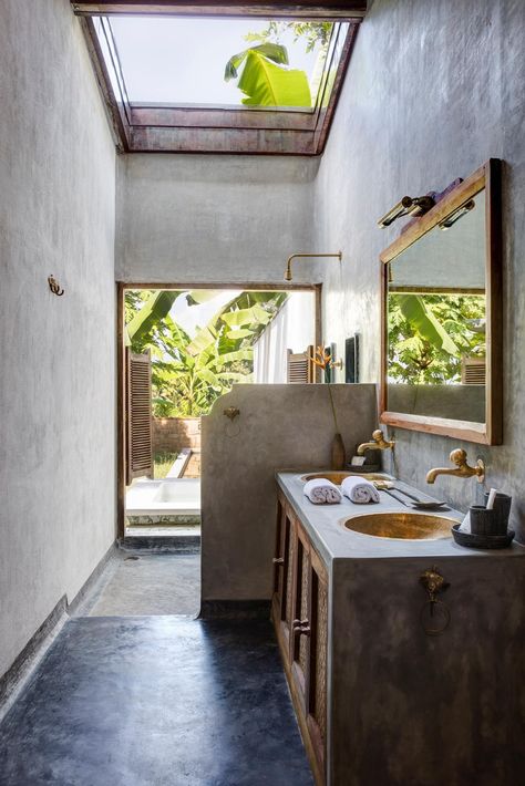 JALAKARA (Havelock Island, Andaman and Nicobar Islands) - Hotel Reviews & Photos - TripAdvisor Hotel Bathroom Design, Design Interior Baie, Indoor Outdoor Bathroom, Tropical Bathroom, Concrete Bathroom, Outdoor Bathrooms, Decor Baie, Hotel Bathroom, Dream Bathrooms