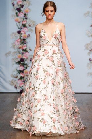 See the complete Ida Sjöstedt Stockholm Spring 2016 collection. Floral Prom Dresses, 파티 드레스, Affordable Prom Dresses, Dream Dresses, فستان سهرة, Beauty Dress, Professional Dresses, Tulle Prom Dress, Dress Inspiration