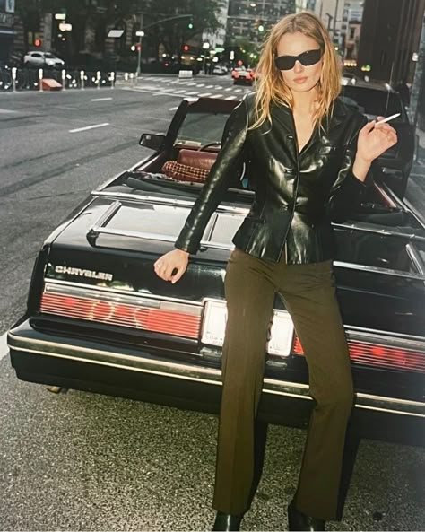 All posts • Instagram Kate Moss Outfit, Autumn Angel, Kate Moss Style, Jon Kortajarena, Peter Steele, Oufits Casual, 90s Model, Tour Bus, Outfit 90s