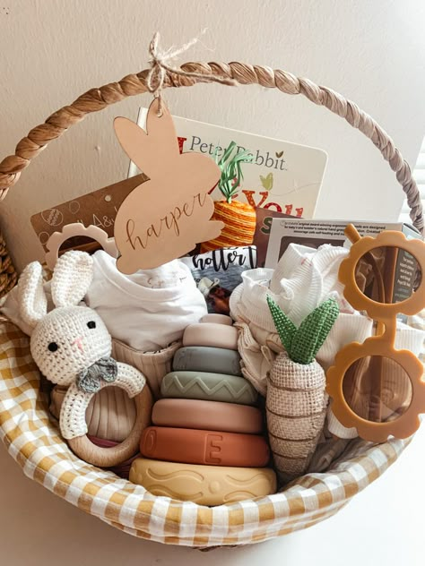 Baby girl Easter basket neutral colors boho inspired Newborn Easter Basket, Simple Easter Baskets, Easter Basket Themes, Creative Easter Baskets, Boys Easter Basket, Baby Easter Basket, Easter Gift Boxes, Girls Easter Basket, Idee Babyshower