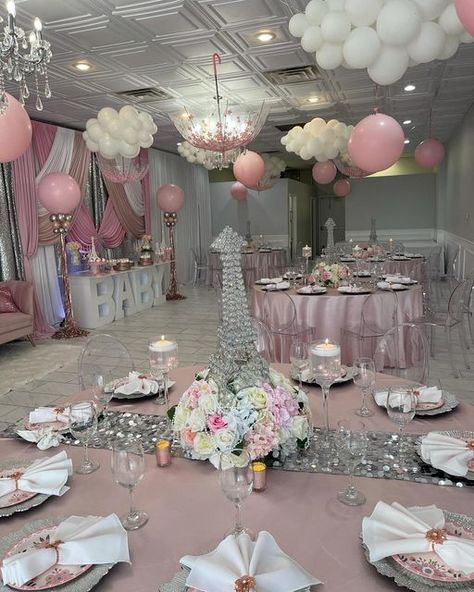 Baby Shower Venue Decor, Paris Baby Shower Theme Girl, Paris Themed Baby Shower Ideas, Paris Theme Baby Shower Ideas, Baby Shower Pink Theme, Fancy Baby Shower Ideas, Baby Shower Venue Ideas, French Baby Shower Theme, Paris Theme Baby Shower