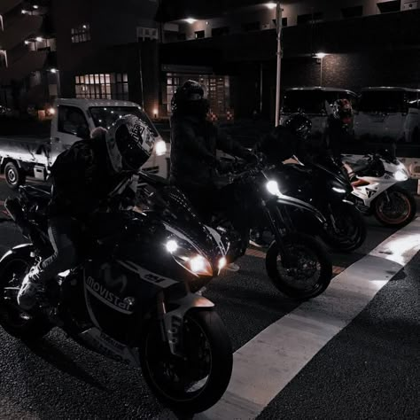 Devil's Night Penelope Douglas, Devils Night Series, Image Moto, Мотоциклы Cafe Racers, Bike Aesthetic, Motorcycle Aesthetic, Biker Aesthetic, Pretty Bike, Biker Boys