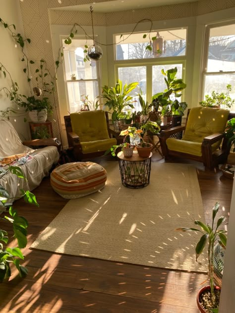 Maximalist Plant Room, Plant Based Room Aesthetic, Plant And Reading Room, Green Aesthetic House Decor, Maximalist Plant Bedroom, Plants Apartment Aesthetic, Cozy Plant Living Room, Garden Room Aesthetic, Vintage Plant Room