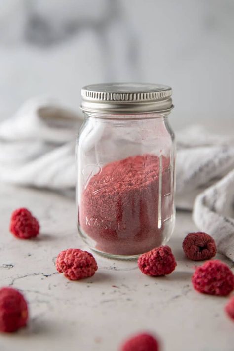 Raspberry Powder Recipes, Dehydrating Raspberries, Autumn Cooking, Raspberry Powder, Diy Cocktails, Freeze Dried Raspberries, Raspberry Preserves, Raspberry Recipes, Dried Raspberries