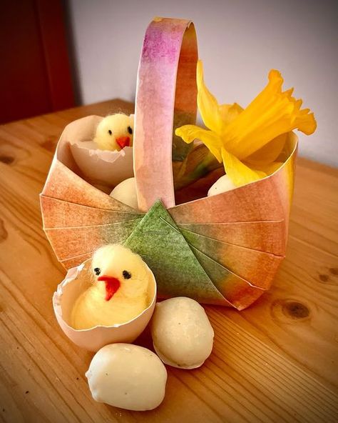 Waldorf Easter Basket, Waldorf Easter Crafts, Simple Easter Baskets, Emoji Happy, Retro Easter, The Easter Bunny, Seasonal Crafts, Easy Easter, Woman’s Day