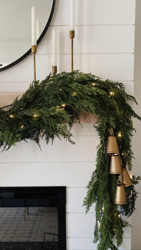 DIY Holiday Mantle Garland - Melissa Braedley Holiday Mantle, Neutral Christmas Decor, Christmas Mantle Decor, Christmas Decor Inspiration, Christmas Mantel Decorations, Christmas Interiors, Holiday Garlands, Christmas Mantel, Christmas Mantle