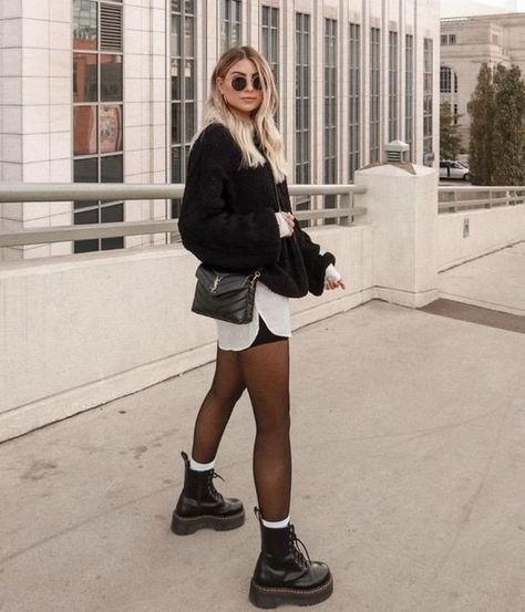 Black tights and white socks #Black #tights #and #white #socks #blacktightsandwhitesocks Josi Pellicano, Outfit Botas, Pedestrian Bridge, Looks Street Style, Casual Styles, Mode Inspo, Looks Chic, Outfit Inspo Fall, Autumn Outfit