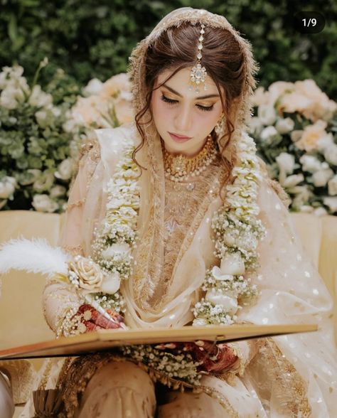 Barat Brides Pakistani Bridal, Nikah Hairstyles Bridal Hair, Nikah Bridal Look, Barat Bridal Hairstyle, Nikkah Jewellery Ideas, Nikah Look For Bride, Barat Bride Hairstyles Pakistani, Pakistani Bridal Hairstyles Nikah, Nikkah Bride Pakistan