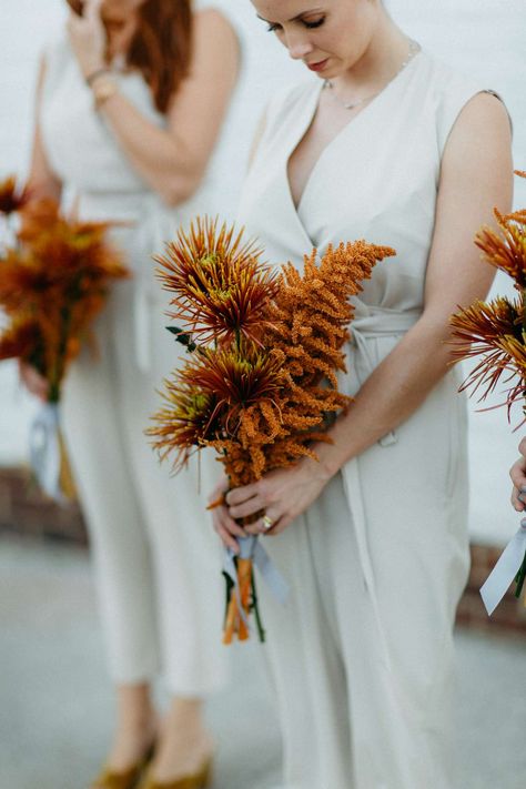 Fall Desert Wedding, Unusual Bouquets, Fall Flower Wedding Bouquets, Brooklyn Rooftop, Wedding Styles Themes, Wedding Flower Trends, Stunning Wedding Venues, Stunning Sunset, Rooftop Wedding