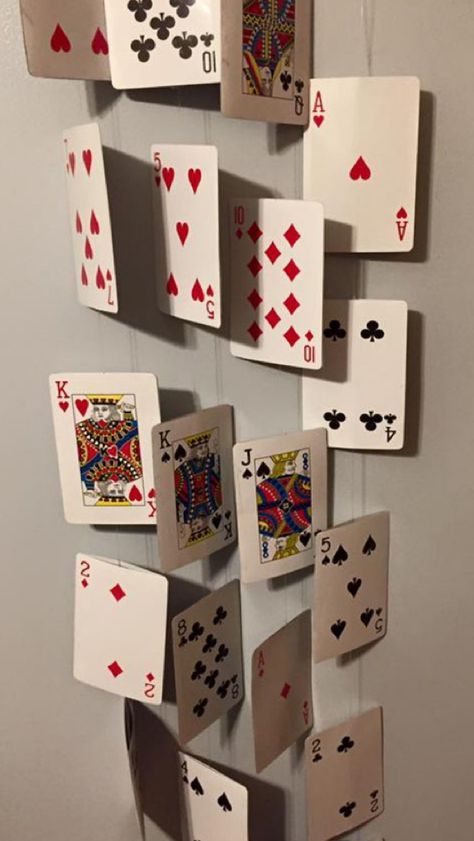 Casino Room Ideas, Playing Cards Wall Decor, Casino Decorations Diy, Crafts With Playing Cards, Bookweek 2024, Dice Decor, Airbnb Cabin, Playing Card Crafts, Casino Room