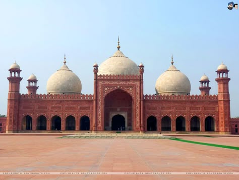 Badshahi Mosque, Lahore, Pakistan Badshahi Masjid, Badshahi Mosque, Pakistan Pictures, Islamic Civilization, Beautiful Mosque, Beauty Of Pakistan, Beautiful Pakistan, Mughal Architecture, Masha Allah