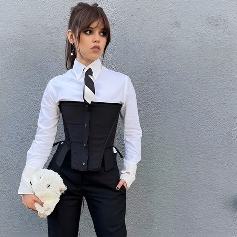 Aesthetic Skirt Outfit, Outfit 2000, Pfp Preppy, Outfit New Year, Cold Outfit, Corset Fashion Outfits, 2000 Fashion, Professional Women, Jenna Ortega