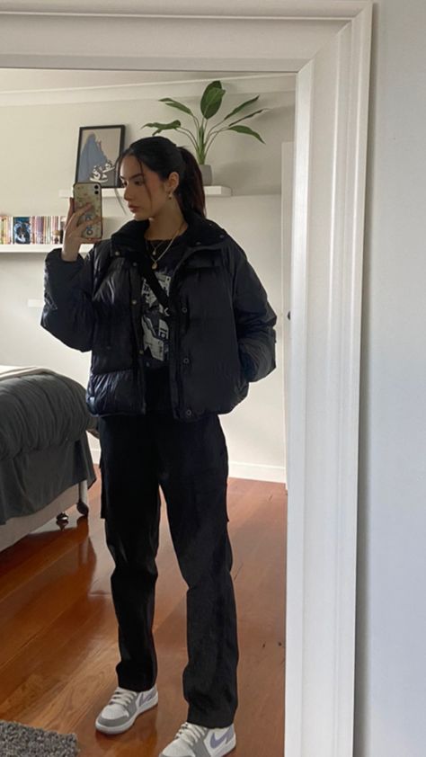 Fits With Grey Jordans, College Grey Jordans Outfit, Nike Jordans Outfit Woman, Nike Jordan Style Outfit, Grey Jordan Outfits Womens, Winter Jordan 1 Outfit, Nike Wolf Grey, Outfits With Grey Jordan 1’s, Grey And White Jordan 1 Outfit Women