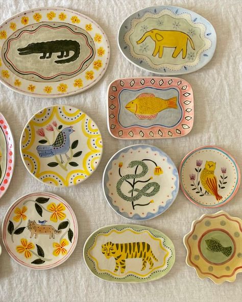 Ceramics & Textiles — Maheswari Janarthanan Pottery Painting Plates, Ceramics Ideas Pottery Painting, Ceramic Painting Plate, Ceramic Painting Ideas Plates, Clay Dish Ideas, Ceramic Plates Art, Painted Dishes, Diy Keramik, Ceramic Cafe