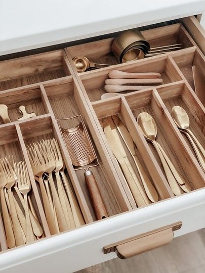 House Organisation, Kitchen Drawer Organization, Kitchen Organisation, Home Organisation, Pantry Design, Kitchen Drawers, Drawer Organizers, Cabinet Organization, Pantry Organization